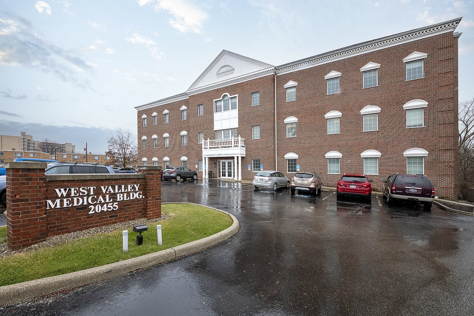 3-Story Medical/Office Building — Lease in Fairview Park, OH, photo 1 of 8