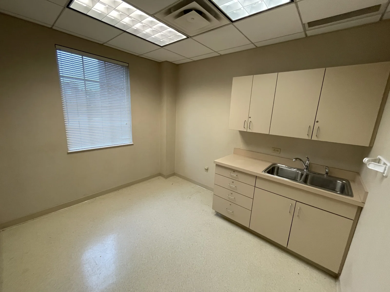 3-Story Medical/Office Building — Lease in Fairview Park, OH, photo 4 of 8