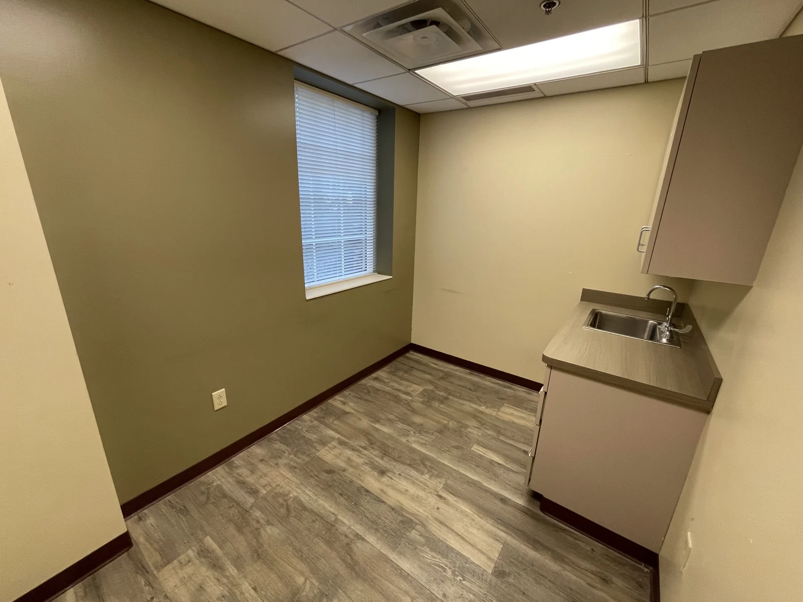 3-Story Medical/Office Building — Lease in Fairview Park, OH, photo 6 of 8