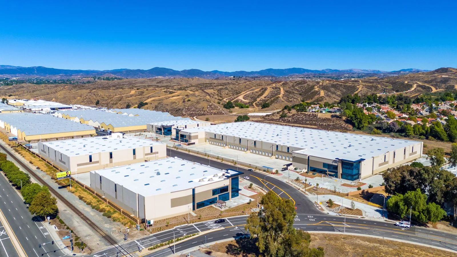 Santa Clarita Commerce Center — Lease in Santa Clarita, CA, photo 2 of 8