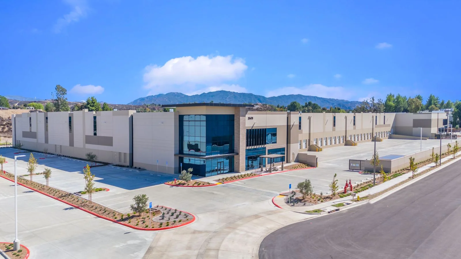 Santa Clarita Commerce Center — Lease in Santa Clarita, CA, photo 3 of 8