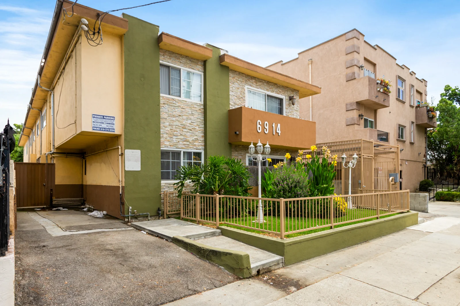 Multifamily in Van Nuys, CA — Sale in Van Nuys, CA, photo 2 of 5