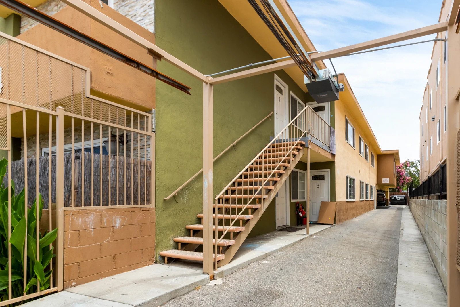 Multifamily in Van Nuys, CA — Sale in Van Nuys, CA, photo 4 of 5
