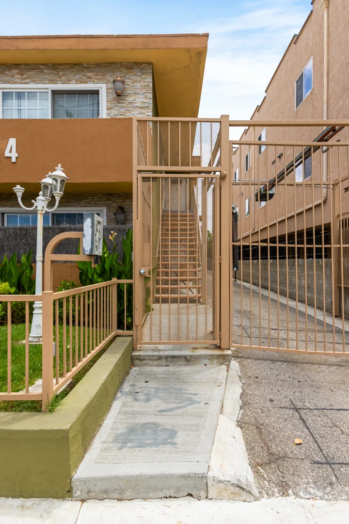 Multifamily in Van Nuys, CA — Sale in Van Nuys, CA, photo 5 of 5