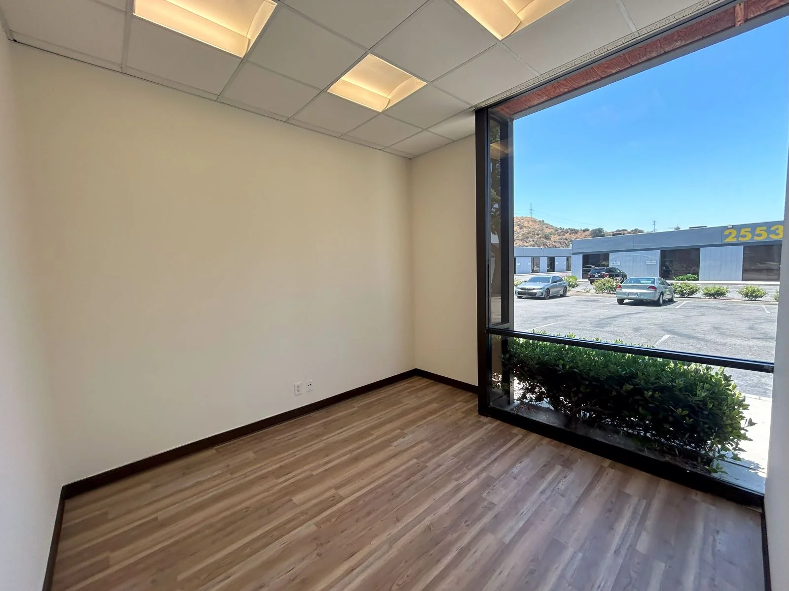 Property in Unknown, XX - photo 11 - Valencia, CA
