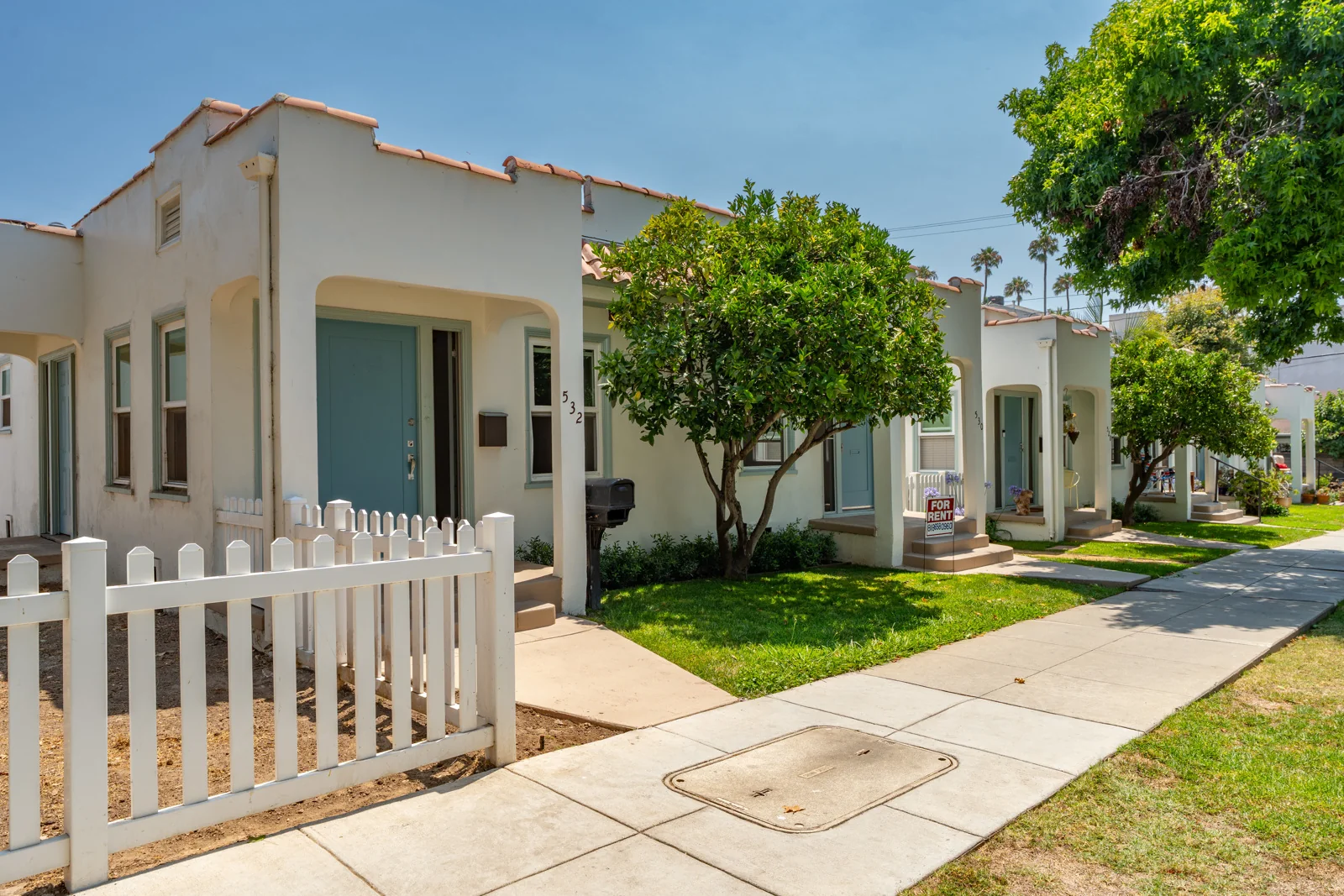 Prime Wilshire-Montana Multifamily | Six Blocks to… — Sale in Santa Monica, CA, photo 2 of 8