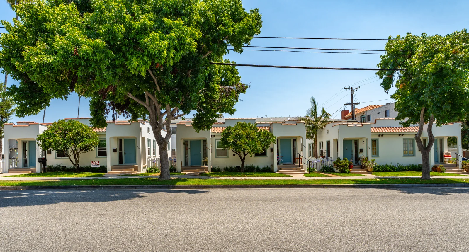 Prime Wilshire-Montana Multifamily | Six Blocks to… — Sale in Santa Monica, CA, photo 3 of 8