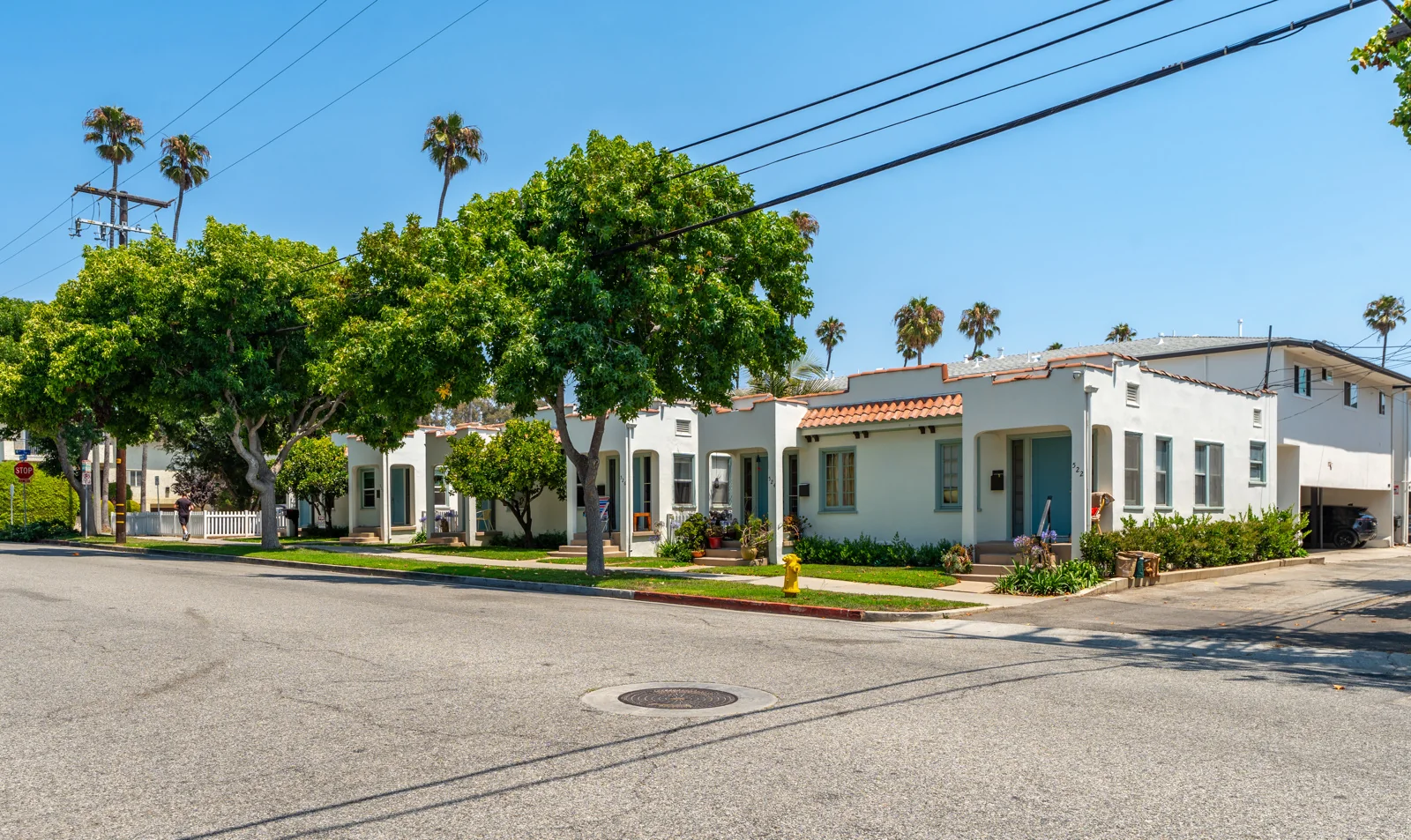 Prime Wilshire-Montana Multifamily | Six Blocks to… — Sale in Santa Monica, CA, photo 4 of 8