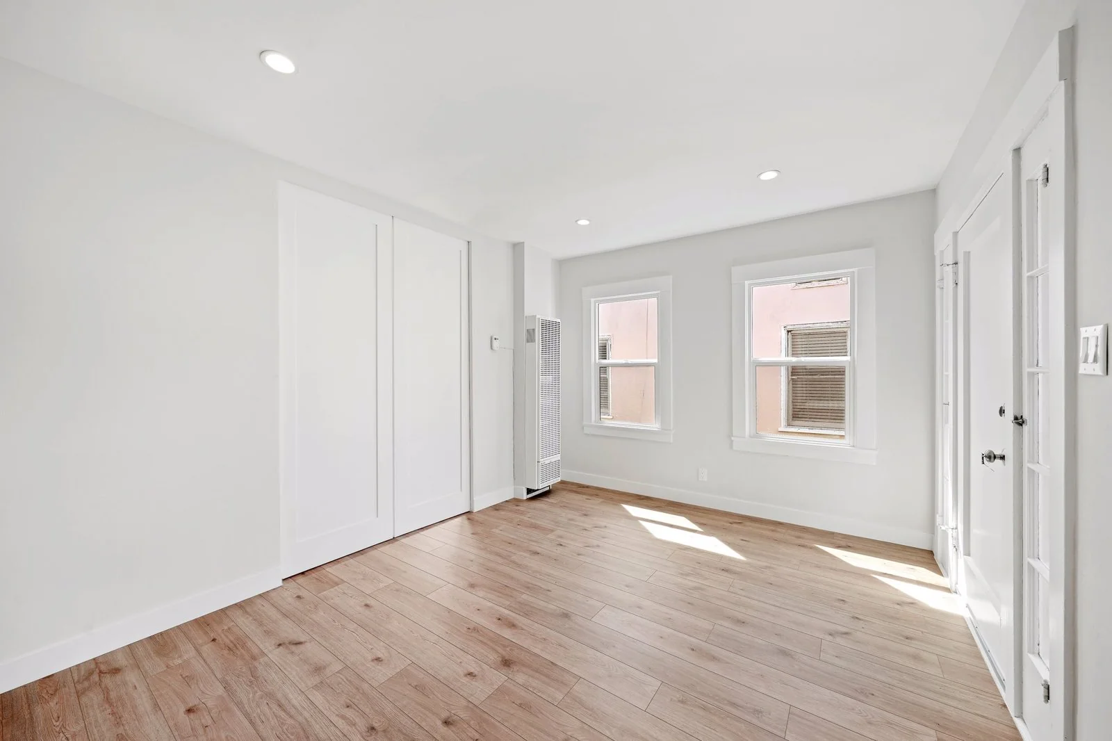Prime Wilshire-Montana Multifamily | Six Blocks to… — Sale in Santa Monica, CA, photo 5 of 8