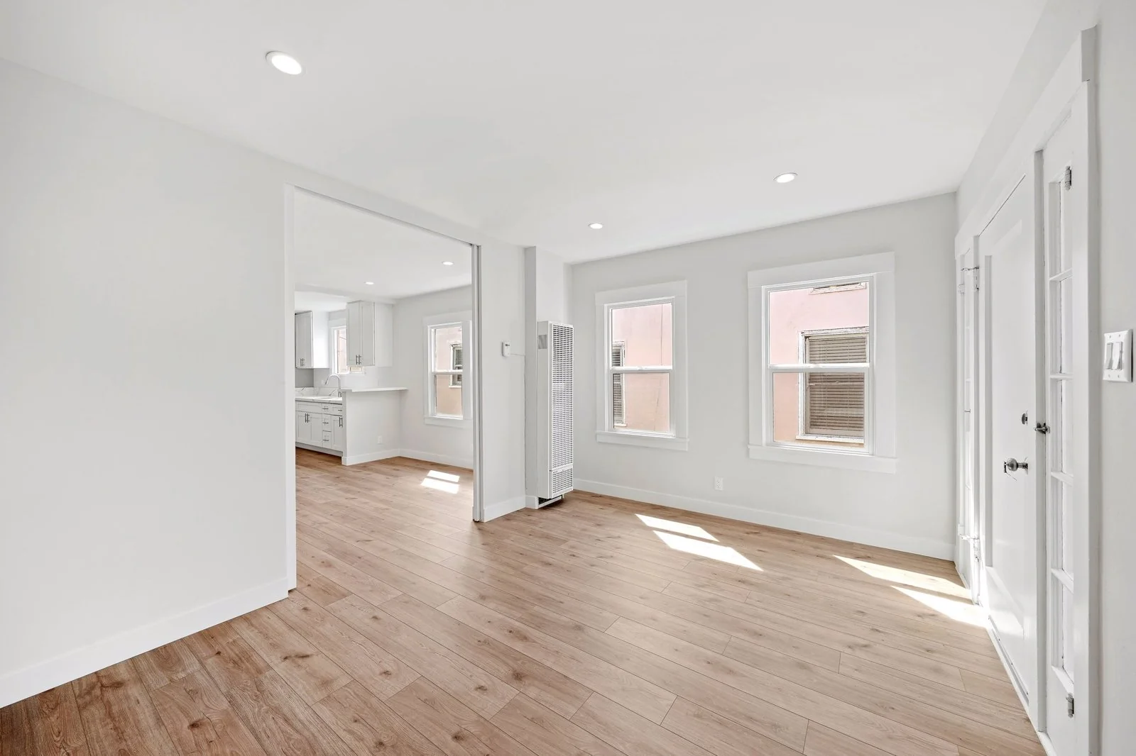 Prime Wilshire-Montana Multifamily | Six Blocks to… — Sale in Santa Monica, CA, photo 6 of 8