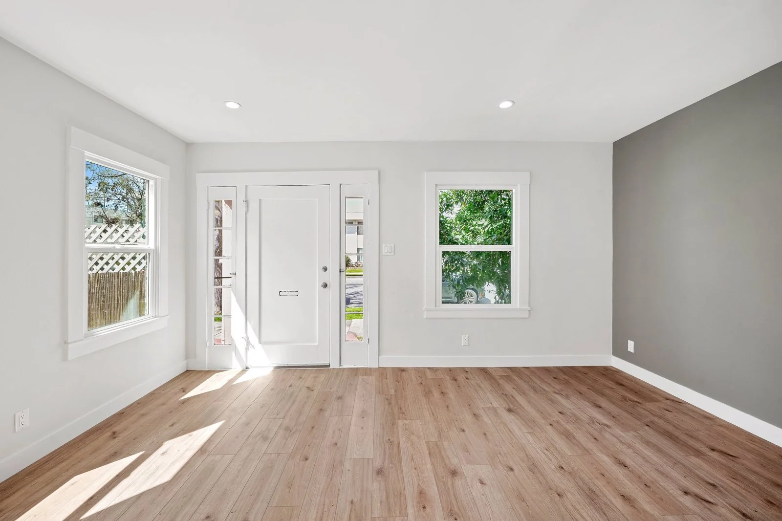 Prime Wilshire-Montana Multifamily | Six Blocks to… — Sale in Santa Monica, CA, photo 7 of 8