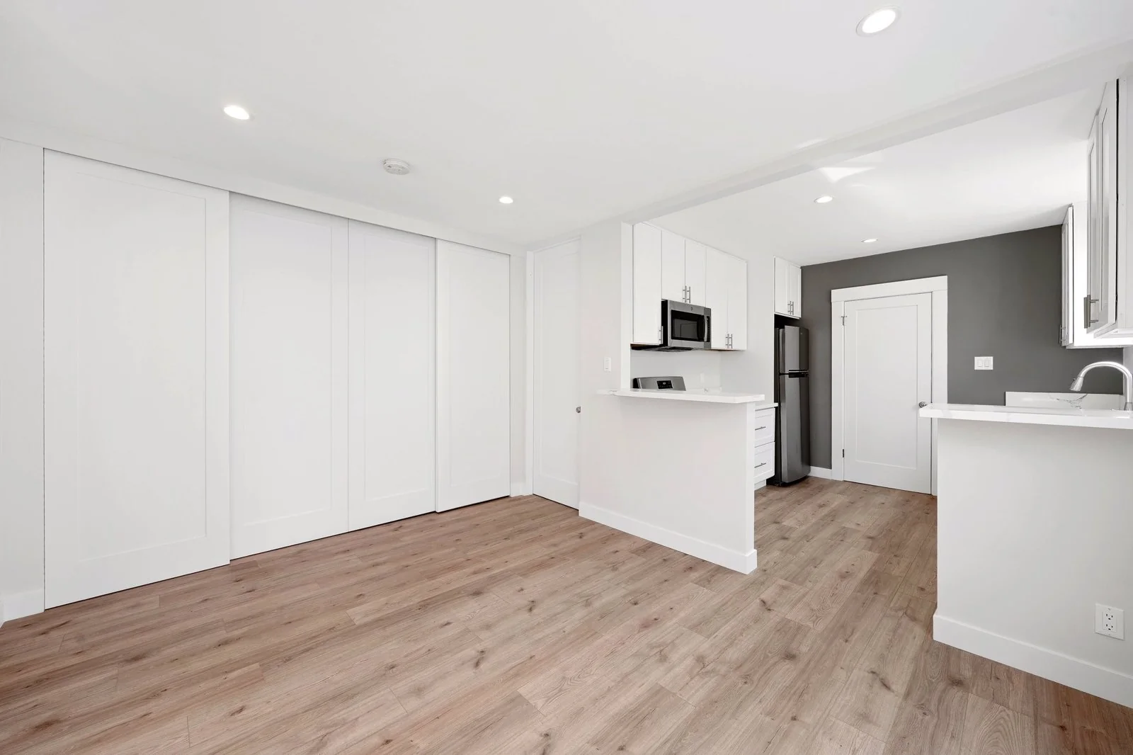 Prime Wilshire-Montana Multifamily | Six Blocks to… — Sale in Santa Monica, CA, photo 8 of 8