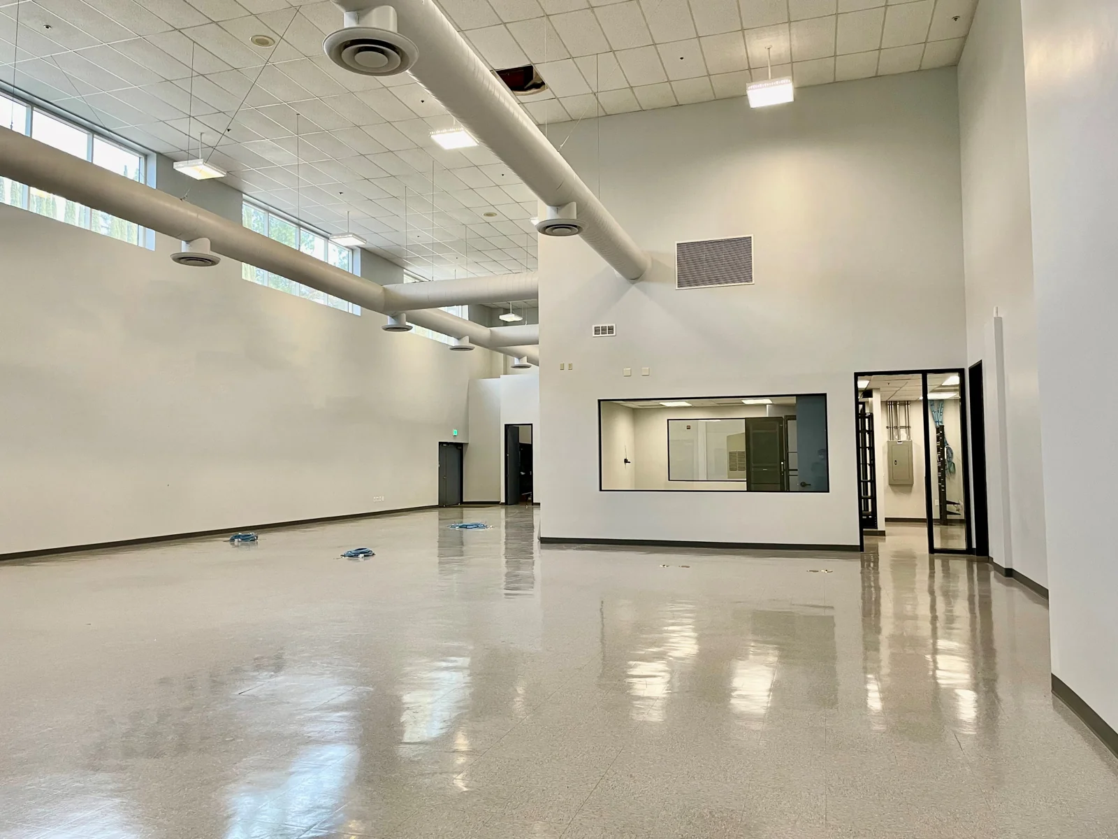 Calabasas Commerce Center — Lease in Calabasas, CA, photo 2 of 5