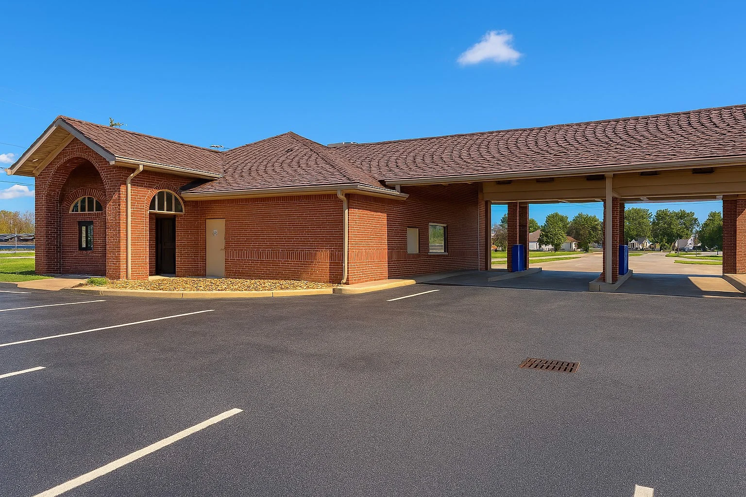 Former Bank Building — Lease in Heath, OH, photo 1 of 2