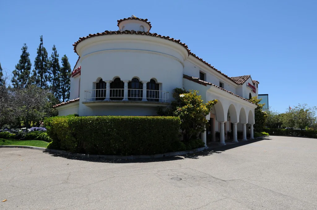Retail in Thousand Oaks, CA — Sale in Thousand Oaks, CA, photo 1 of 4