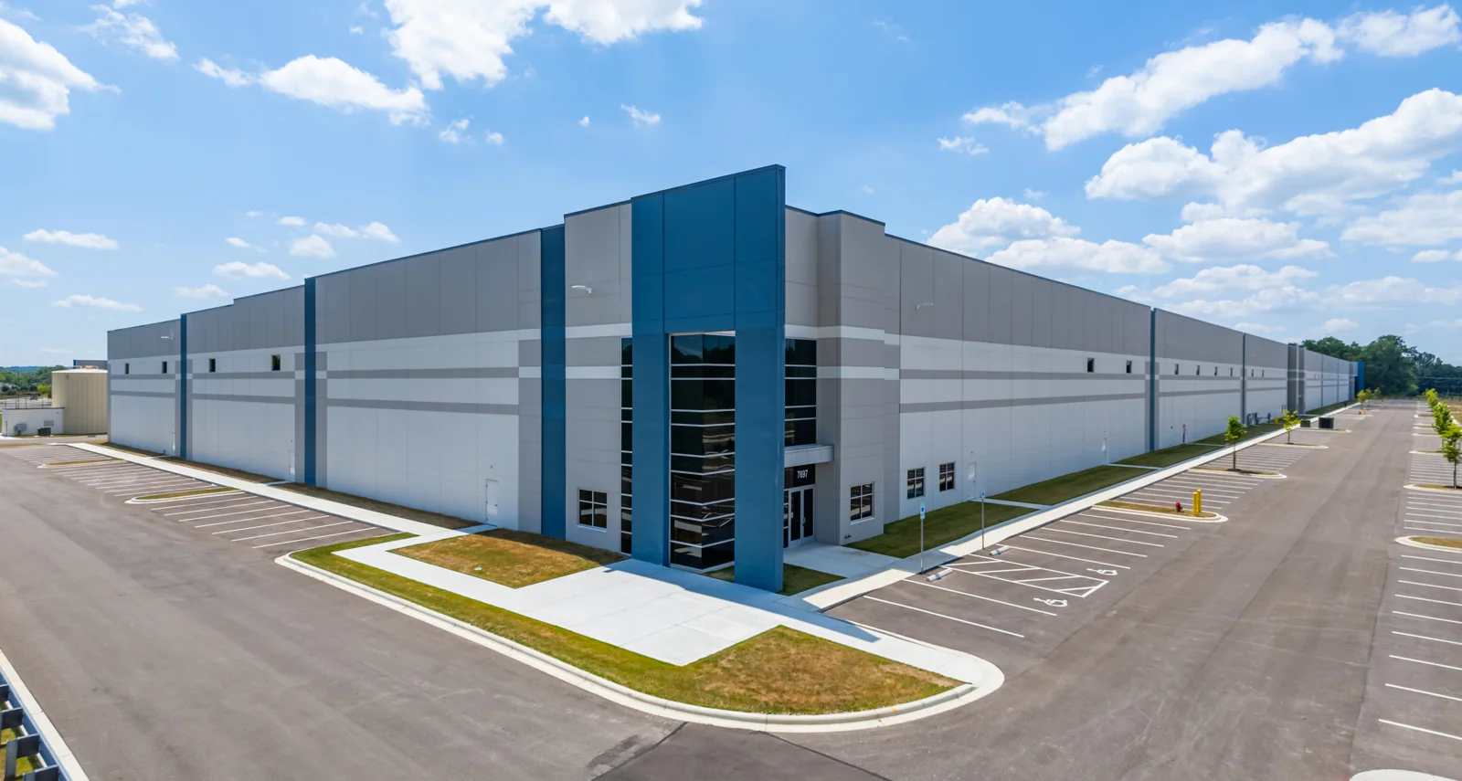 Canal Pointe Industrial Park - Building B — Lease in Canal Winchester, OH, photo 2 of 7