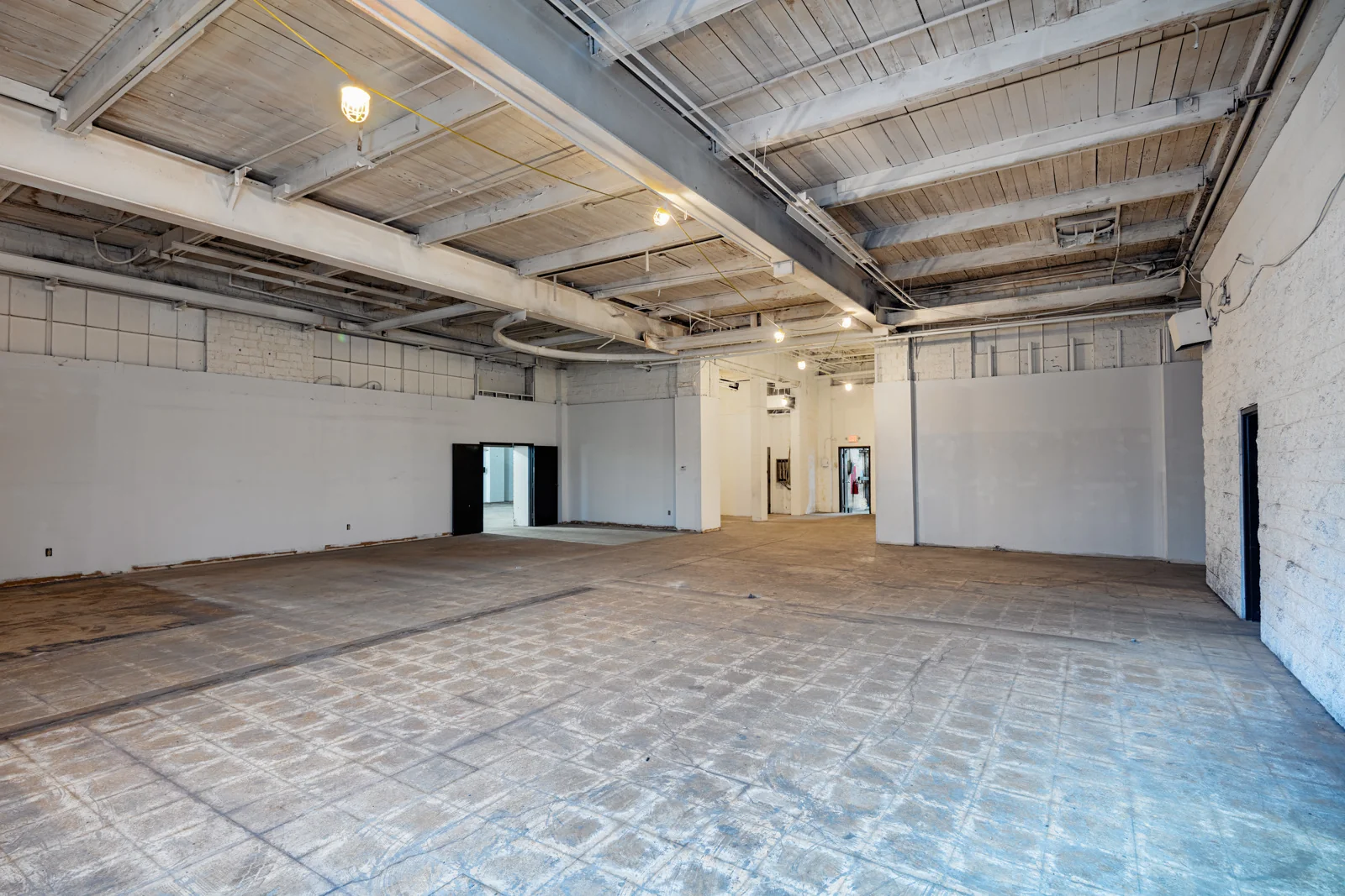 Retail in Columbus, OH - photo 3 - Columbus, OH