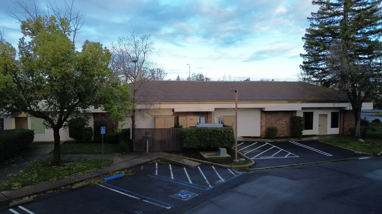 1130 Conroy Lane - photo 1 - Roseville, CA