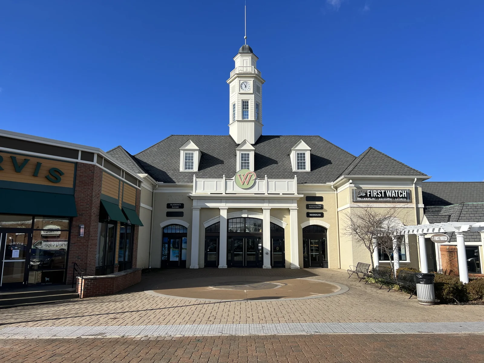 7227 N High St, Worthington, OH 43085