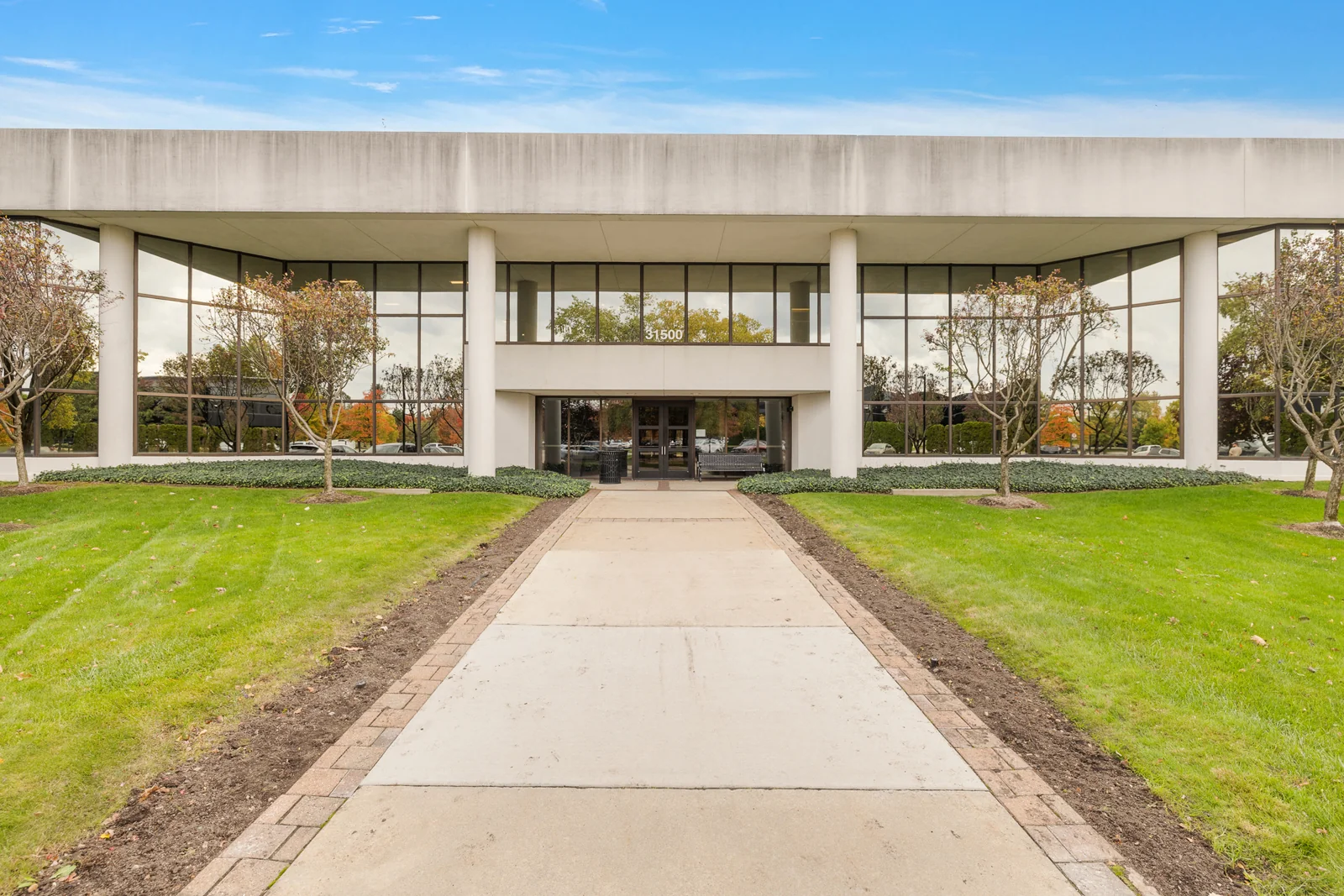 Office in Farmington Hills, MI — Lease in Farmington Hills, MI, photo 1 of 3