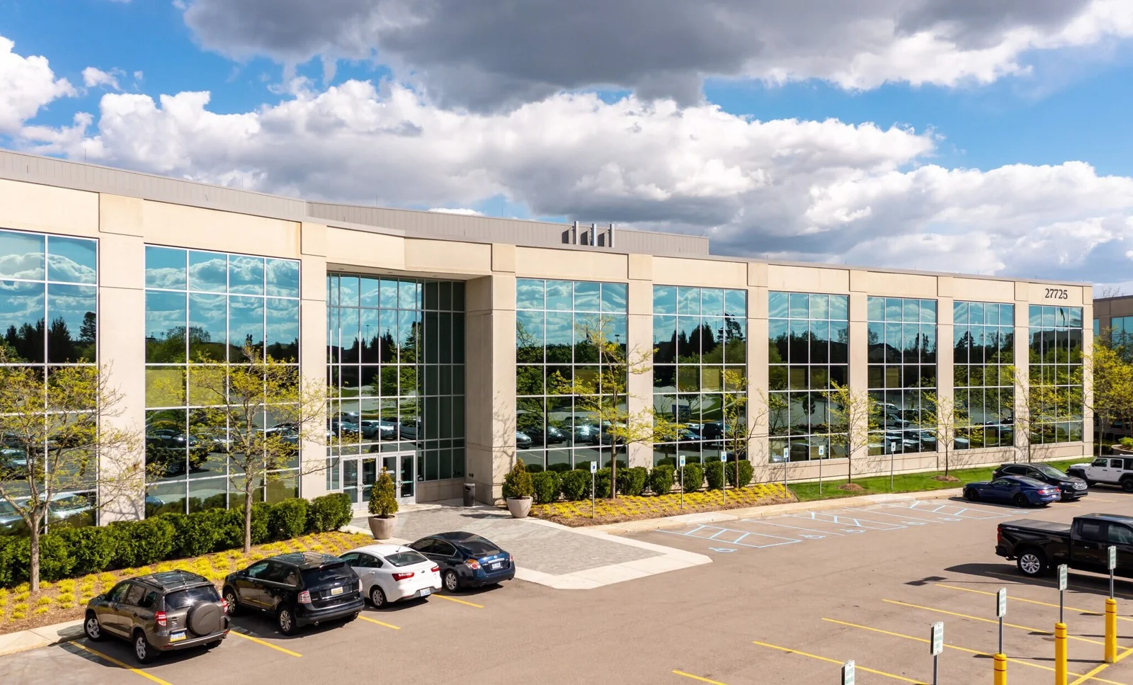 Office in Farmington Hills, MI — Lease in Farmington Hills, MI, photo 2 of 3
