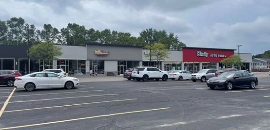 World Wide Plaza — Lease in Farmington Hills, MI, photo 1 of 2