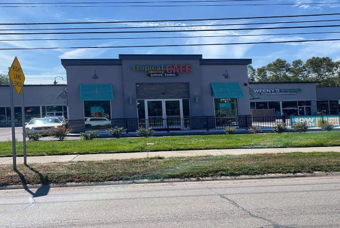 World Wide Plaza — Lease in Farmington Hills, MI, photo 2 of 2