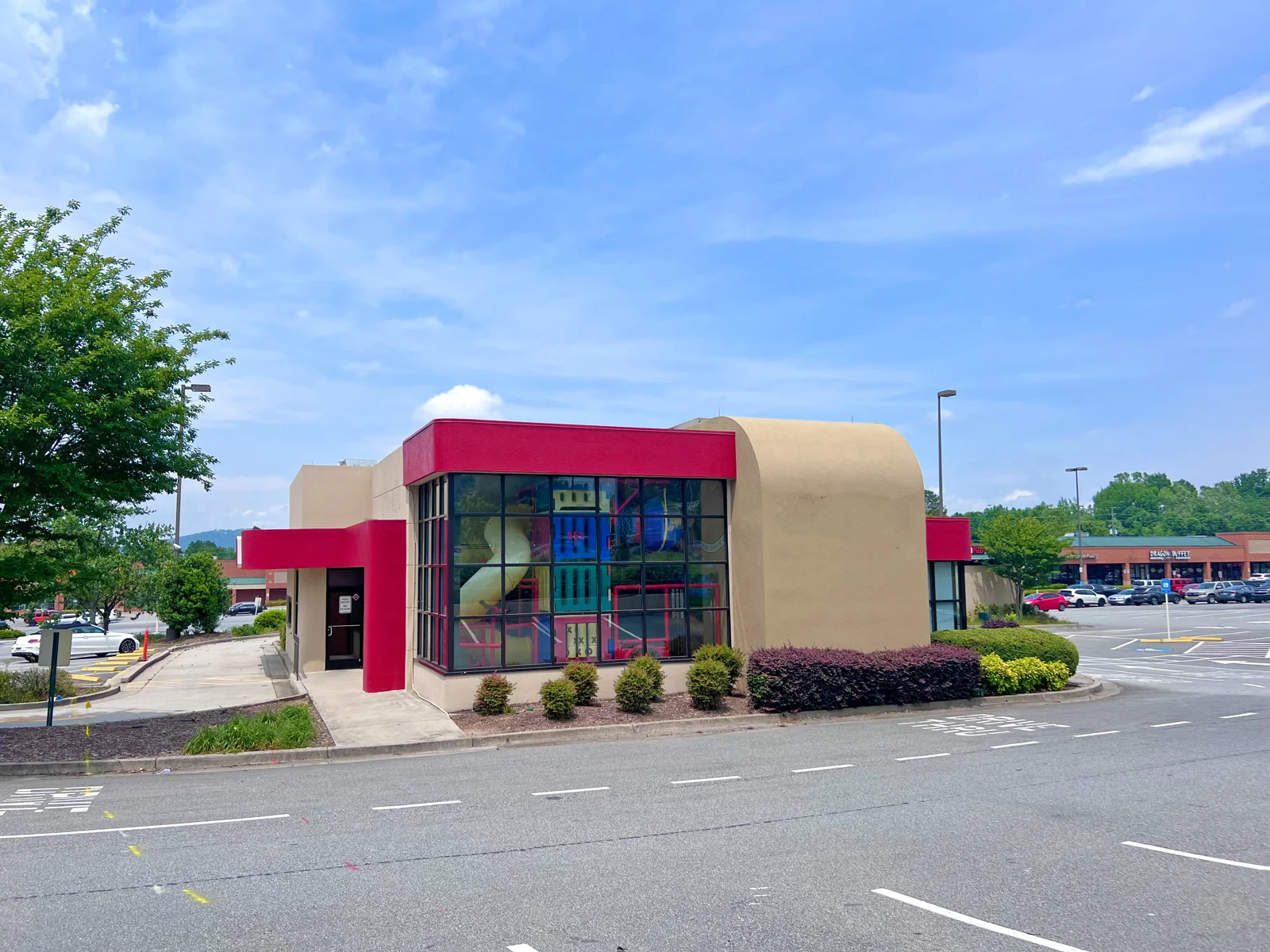 LANIER CROSSING FORMER RESTAURANT — Lease in Cumming, GA, photo 1 of 3