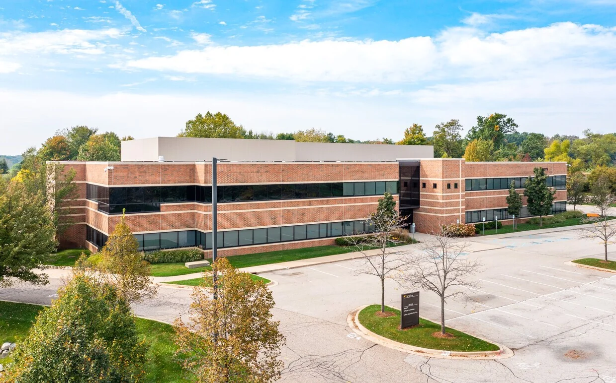 Haggerty Corporate Office Center IV — Lease in Novi, MI, photo 1 of 8