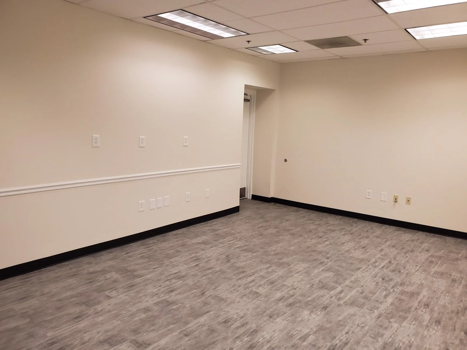 4350 PIB — Lease in Norcross, GA, photo 7 of 8
