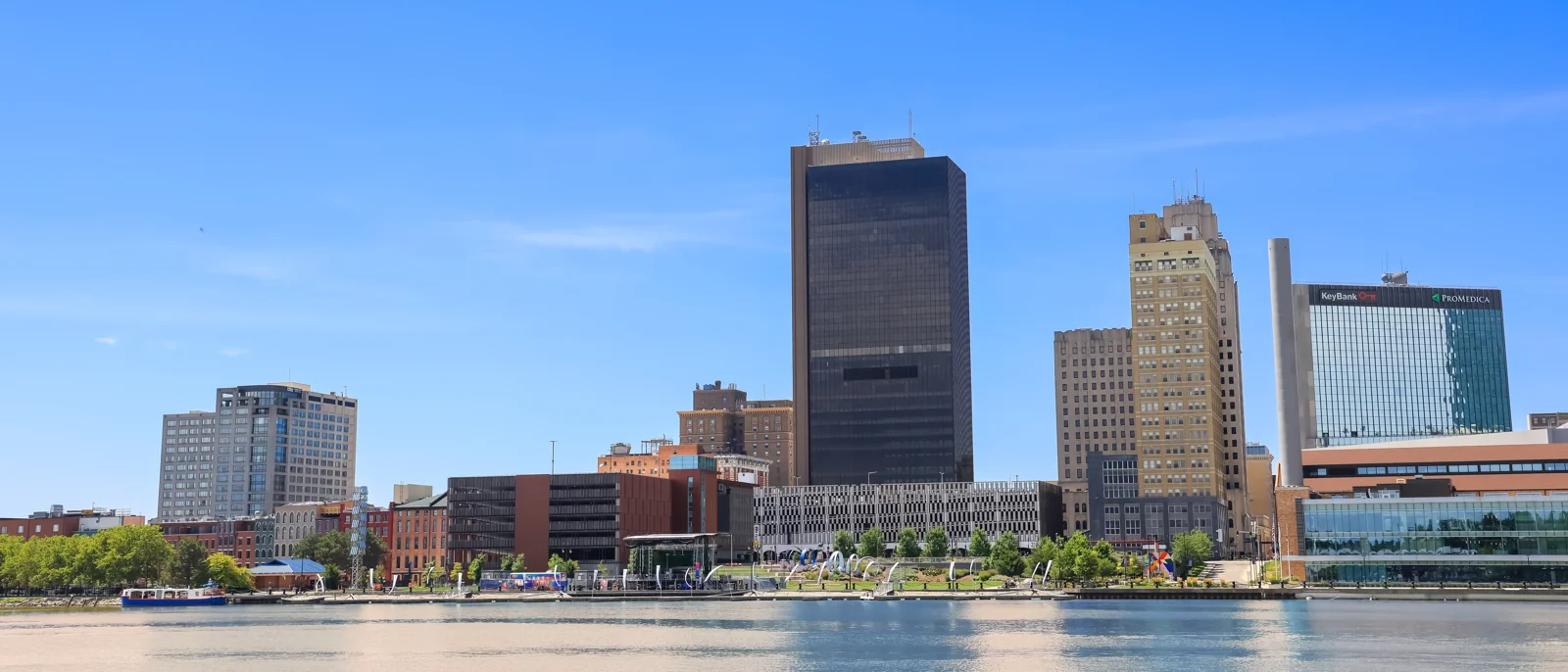 Tower on the Maumee — Lease in Toledo, OH, photo 2 of 8