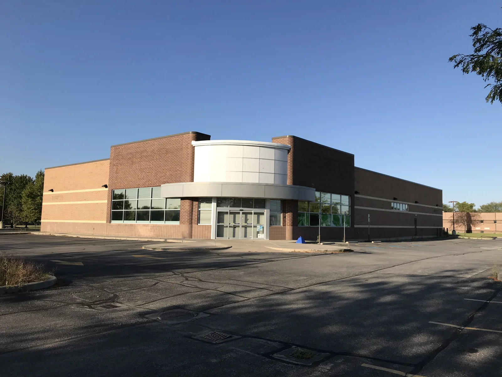 Retail in Holland, OH — Lease in Holland, OH, photo 1 of 1