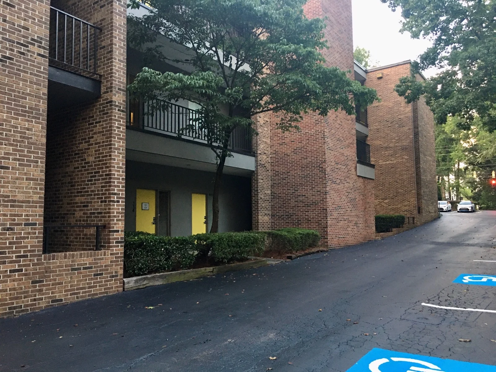 Hammond Office Court — Lease in Sandy Springs, GA, photo 2 of 4