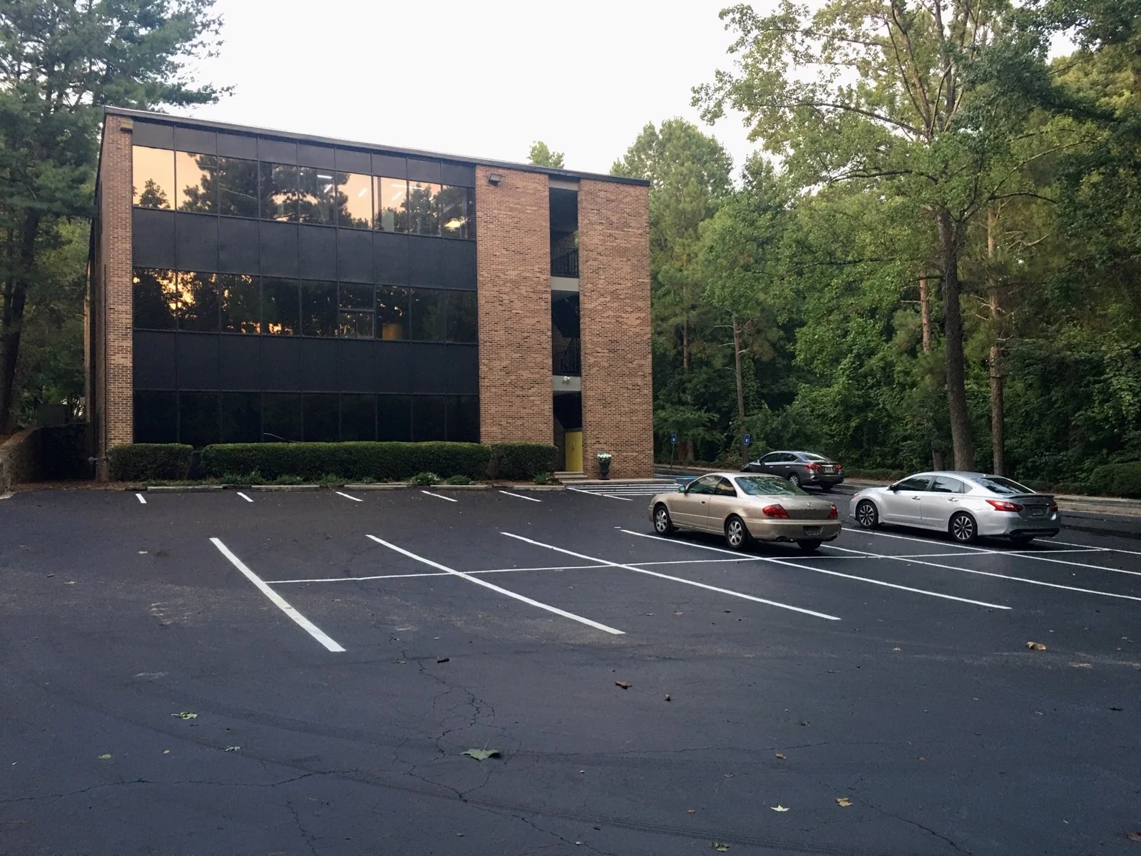 Hammond Office Court — Lease in Sandy Springs, GA, photo 3 of 4