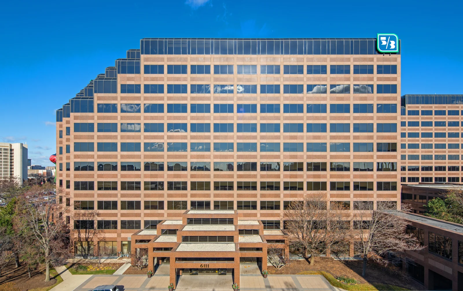 Fifth Third Center — Lease in Rosemont, IL, photo 1 of 1