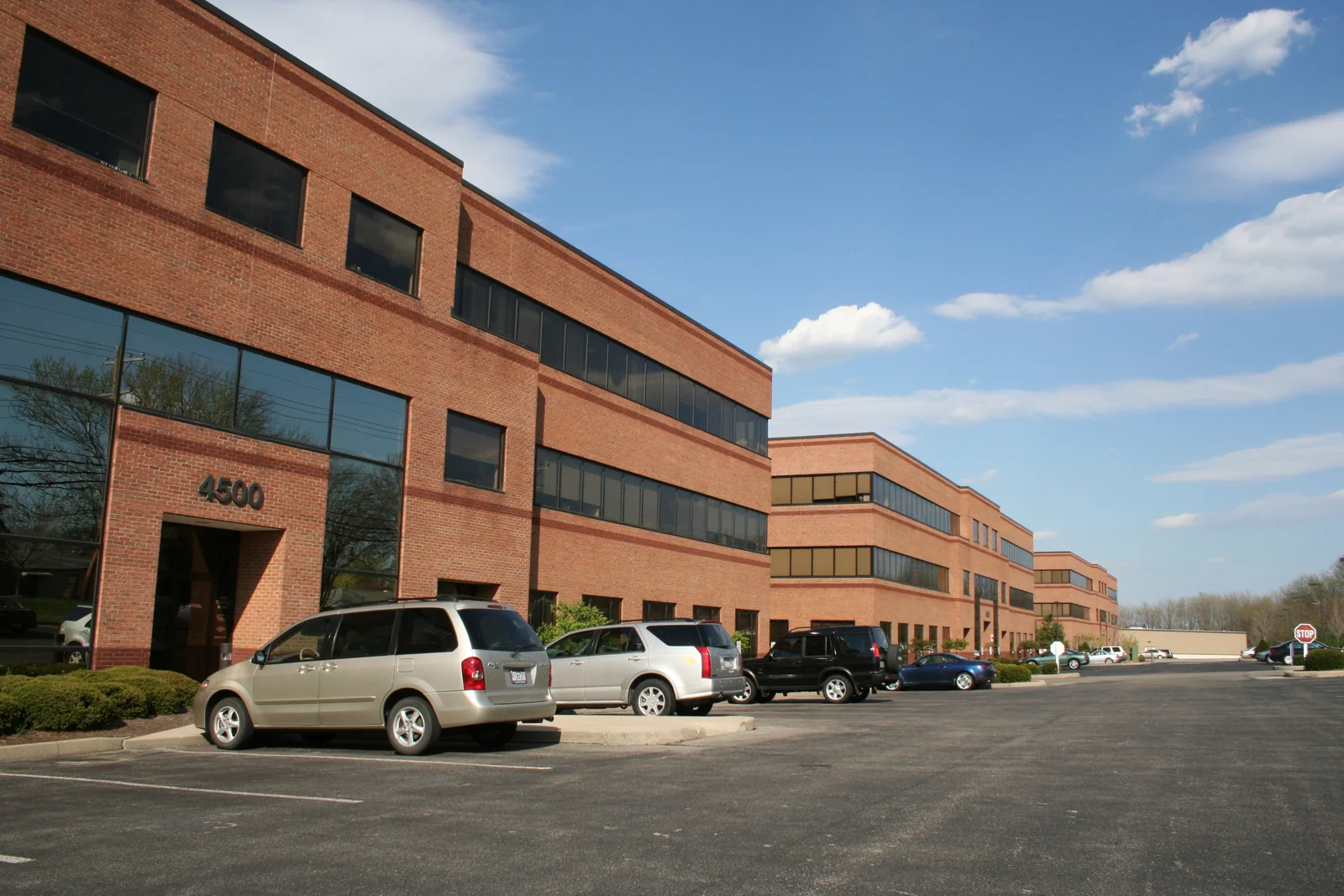 BLUE ASH EXECUTIVE CENTER I-III - photo 1 - Cincinnati, OH