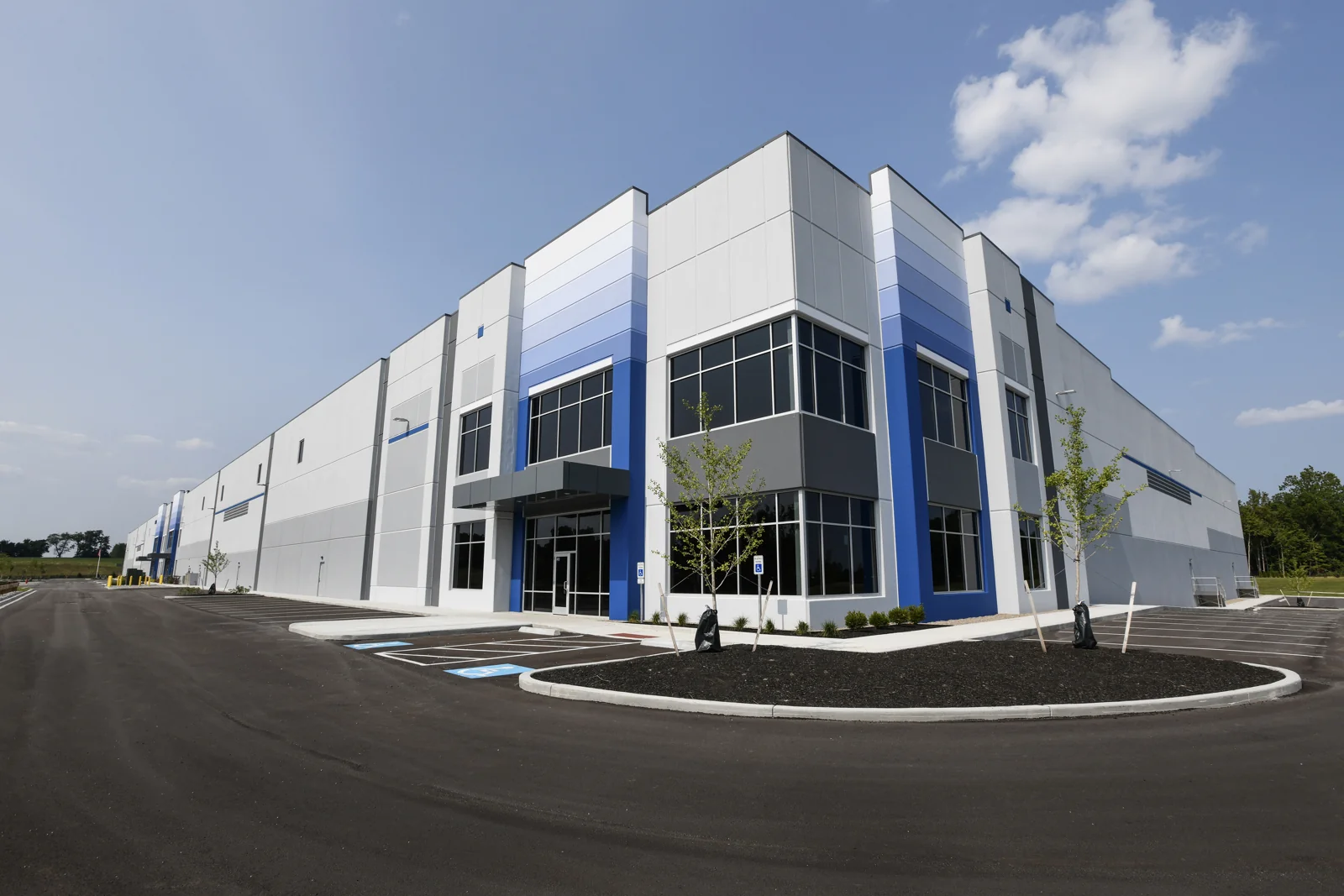 Lakeland Logistics Center - Building B — Lease in Burlington, KY, photo 1 of 8