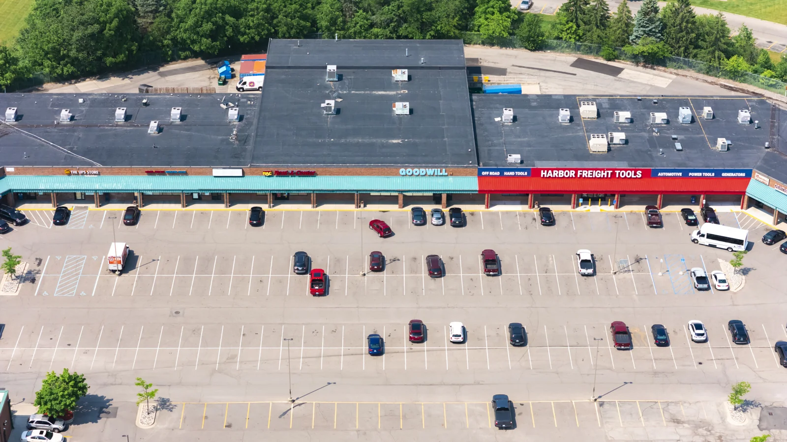 Retail in Lansing, MI - photo 4 - Lansing, MI