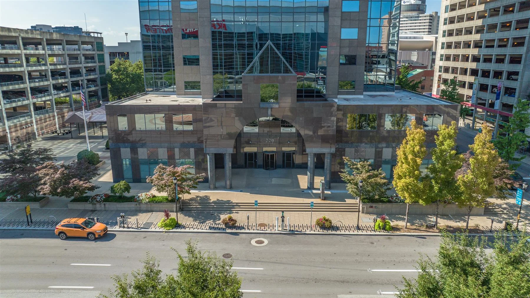 First Floor Retail | Downtown — Lease in Louisville, KY, photo 2 of 6