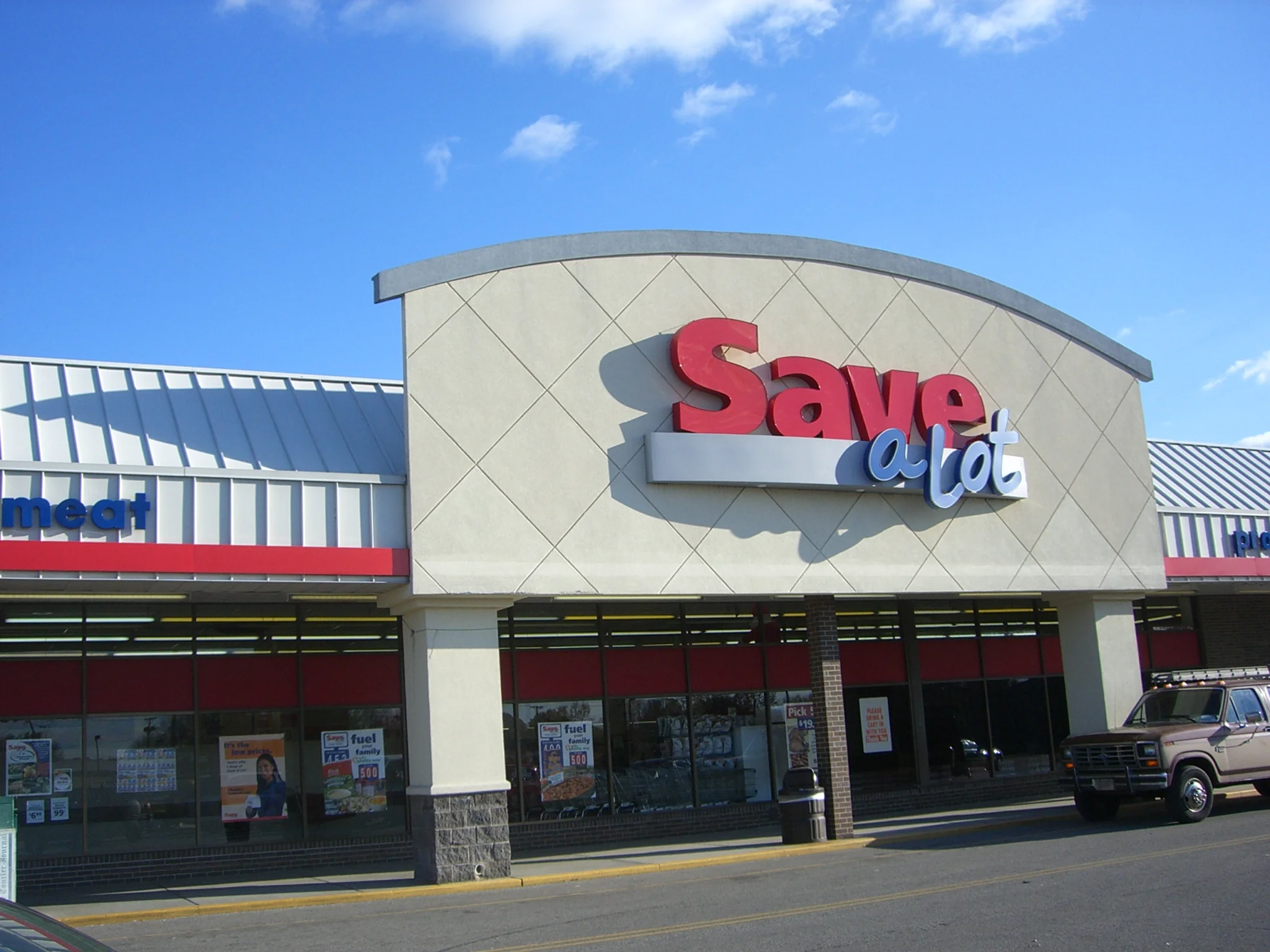 Tradewinds West Retail Space — Lease in Louisville, KY, photo 1 of 3
