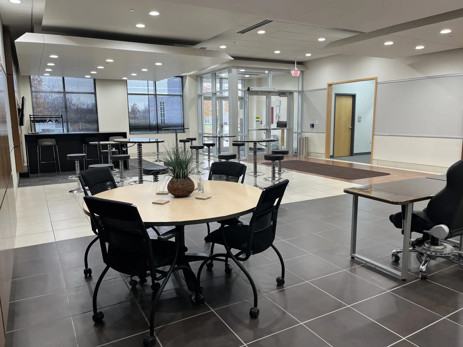 Office in Indianapolis, IN - photo 7 - Indianapolis, IN