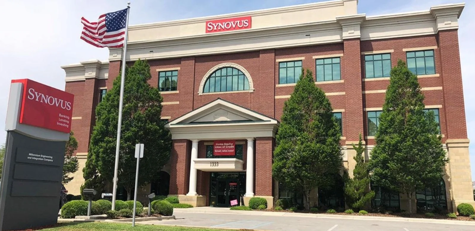 Synovus Bank Office Space — Lease in Huntsville, AL, photo 1 of 1