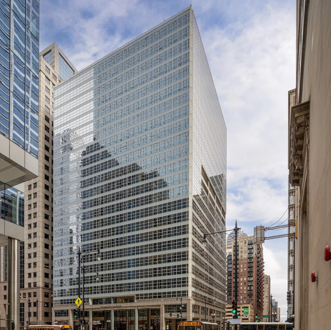 Office in Chicago, IL - photo 1 - Chicago, IL