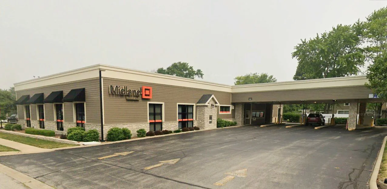 Office in Manteno, IL - photo 2 - Manteno, IL