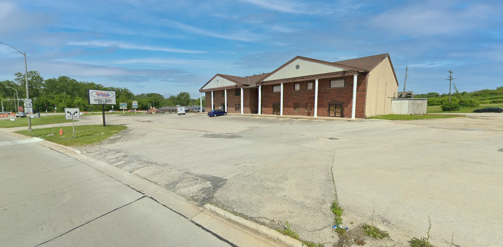 Freestanding Retail Space Racine — Lease in Racine, WI, photo 1 of 1