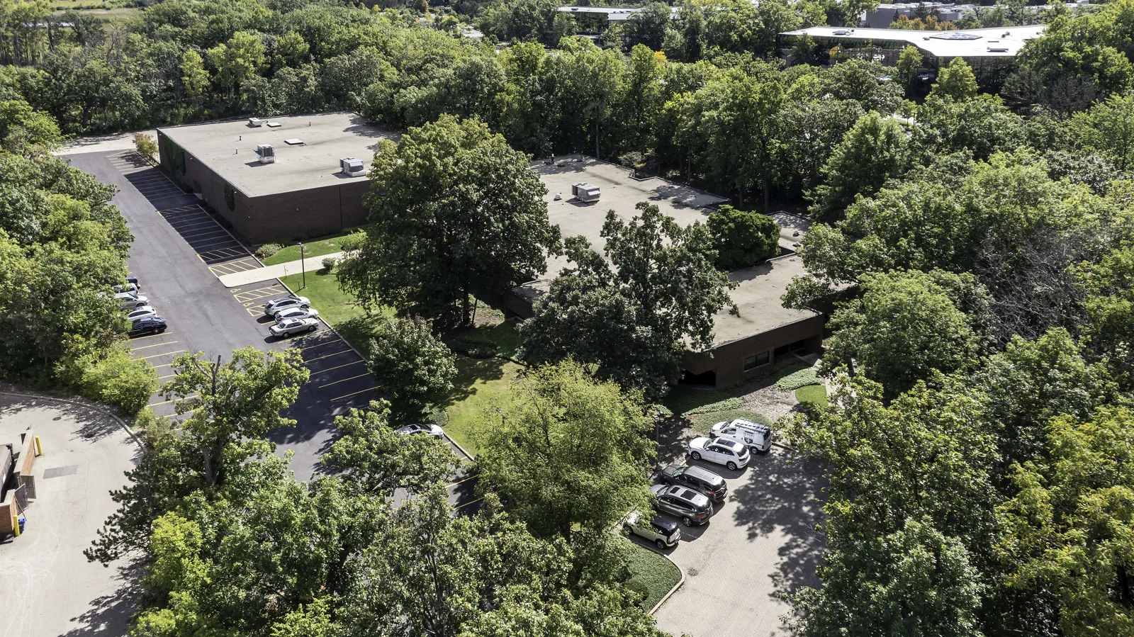 2401 Waukegan Road - office in Bannockburn, IL