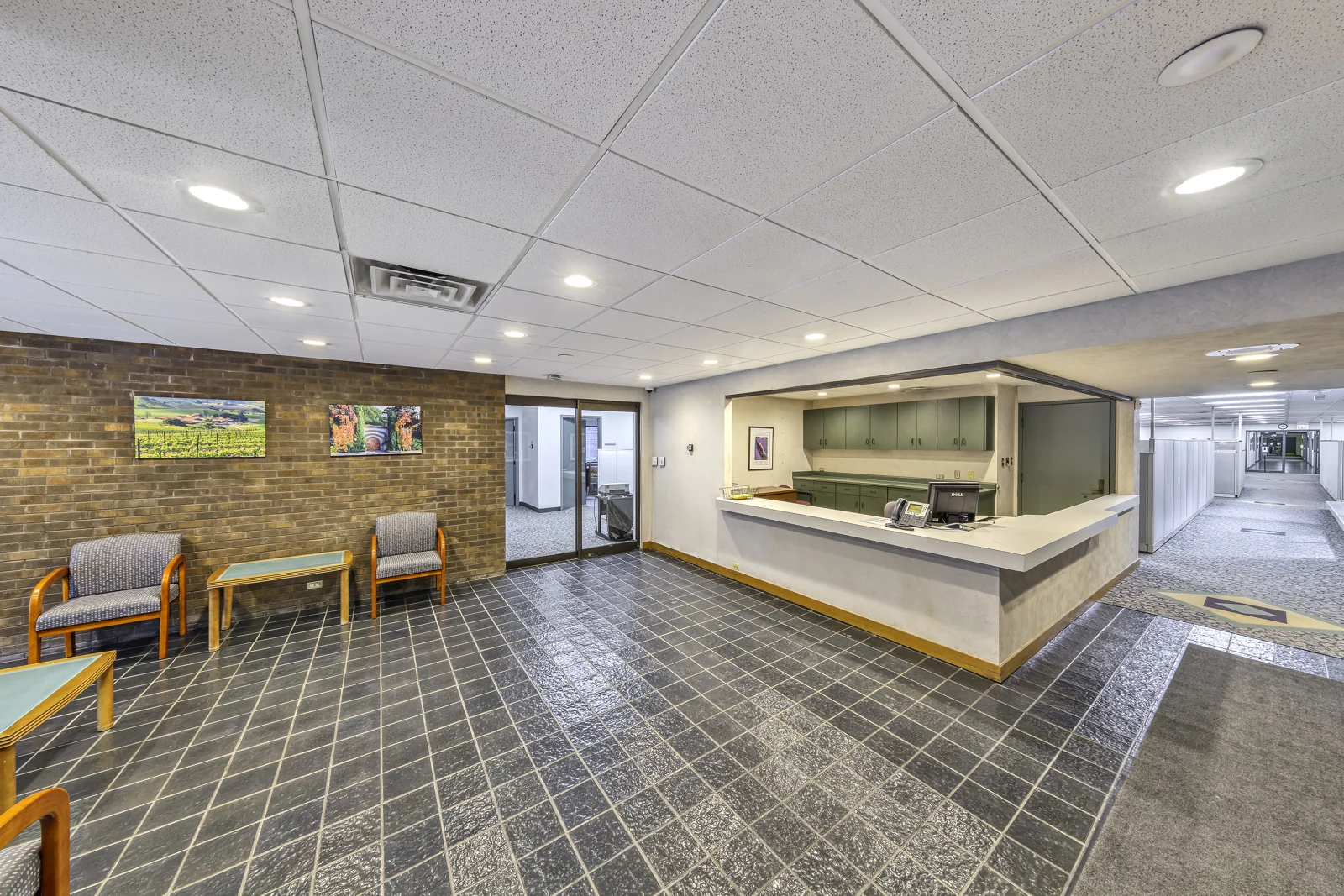 2401 Waukegan Road - photo 2 - Bannockburn, IL