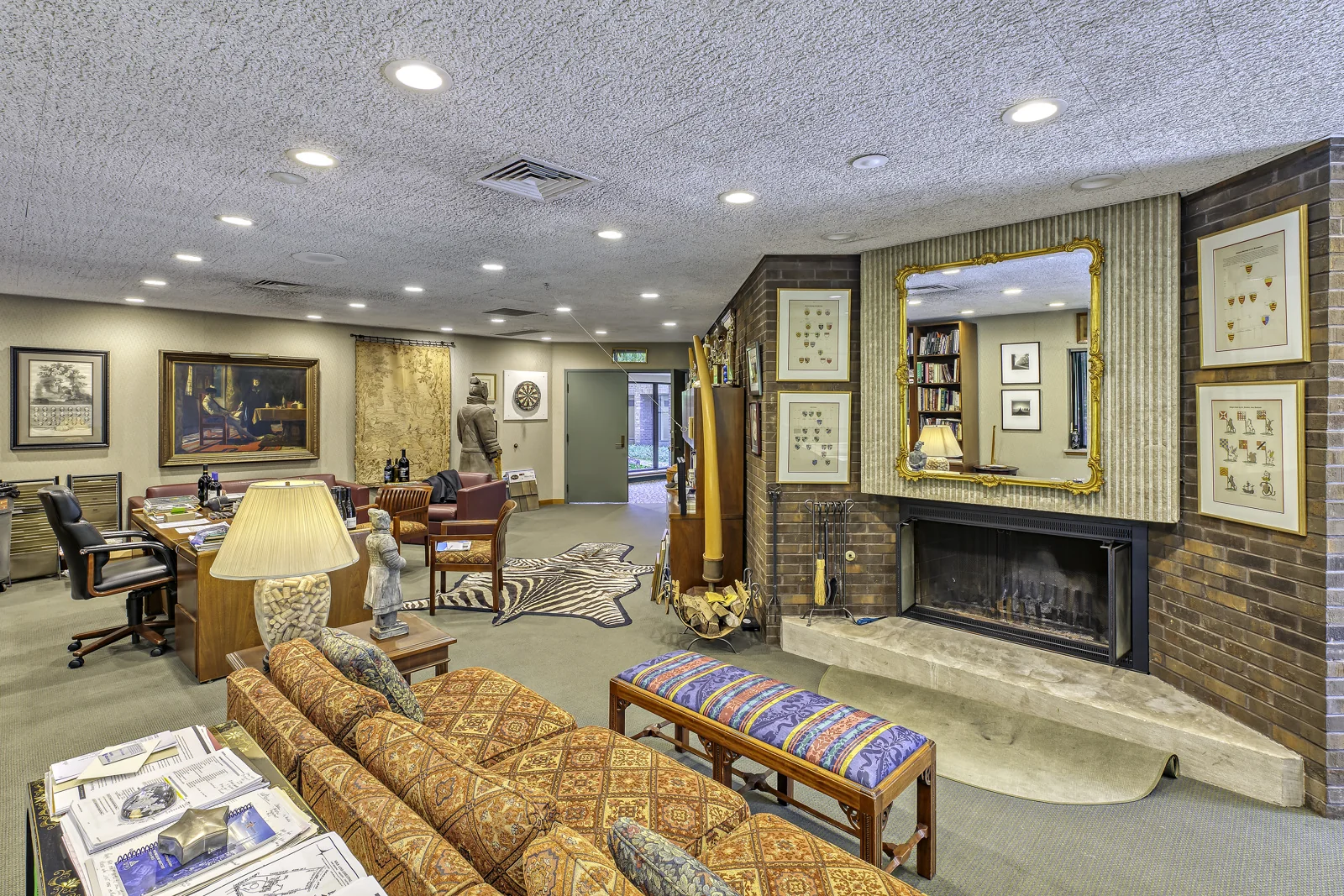 2401 Waukegan Road - photo 5 - Bannockburn, IL