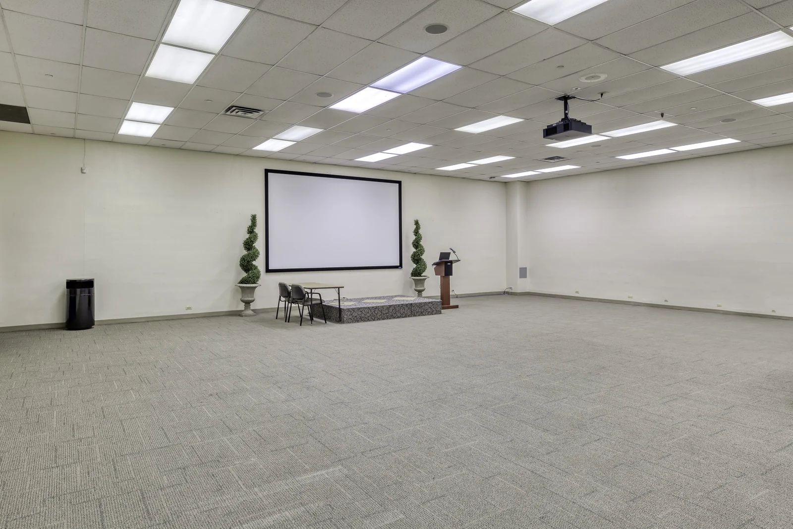 2401 Waukegan Road - photo 11 - Bannockburn, IL
