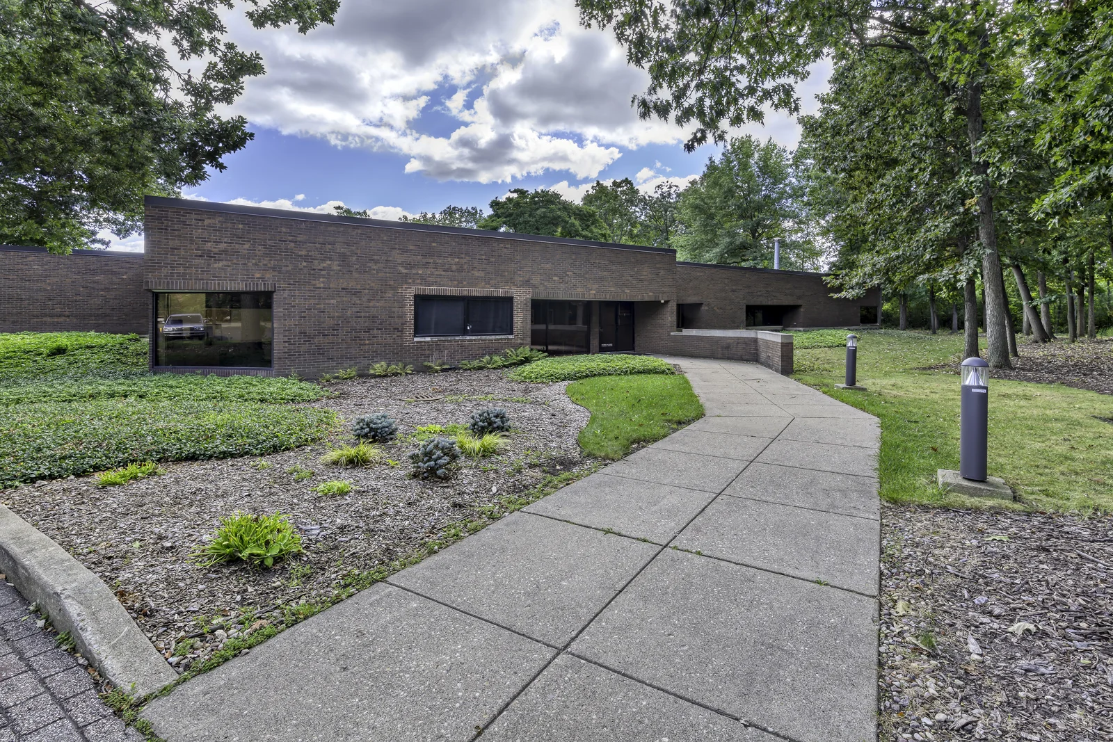 2401 Waukegan Road - photo 13 - Bannockburn, IL